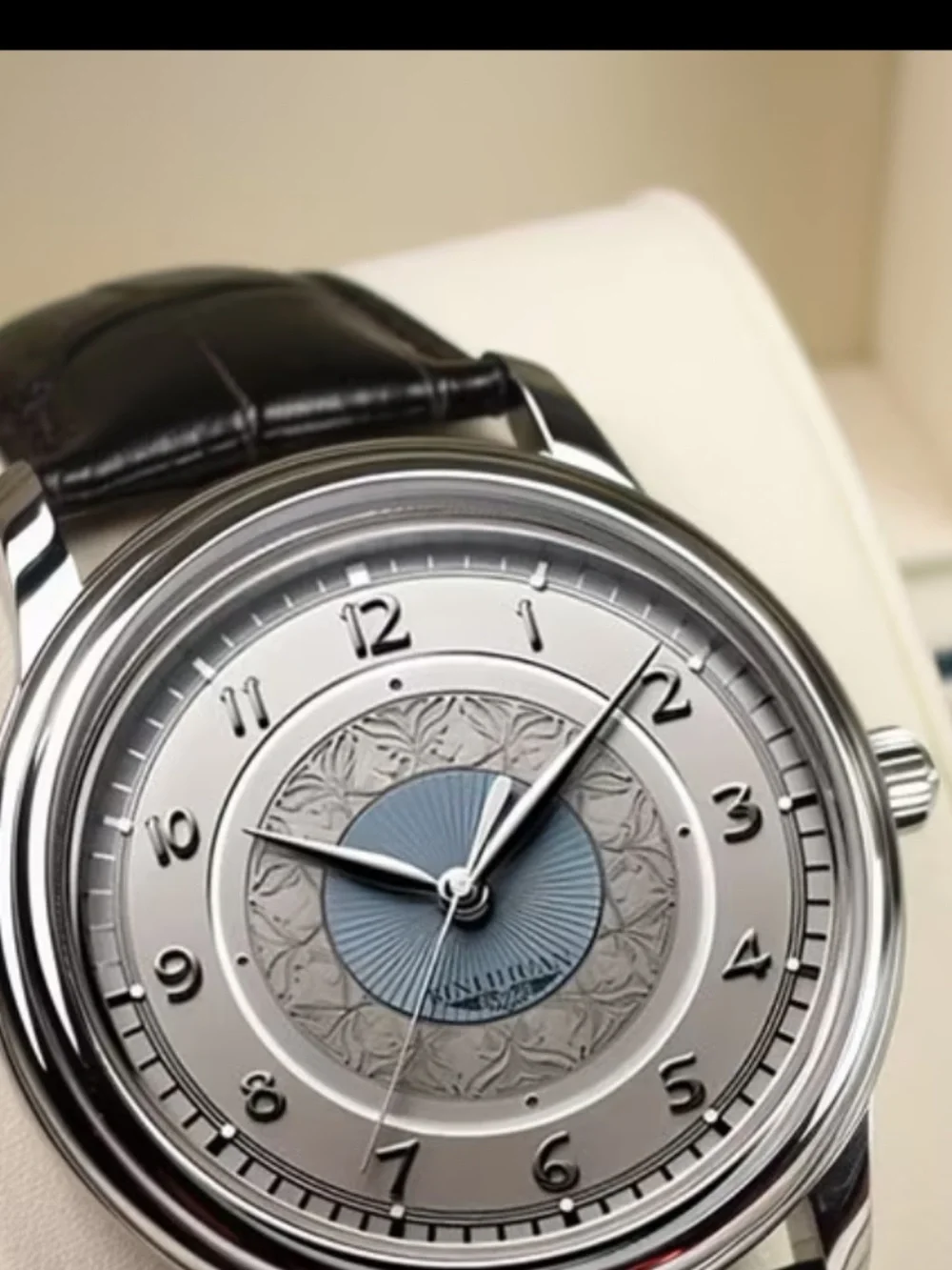 New Exquisite Elegant Men’s Watch Minimalist Cool Fashion Quartz Watch